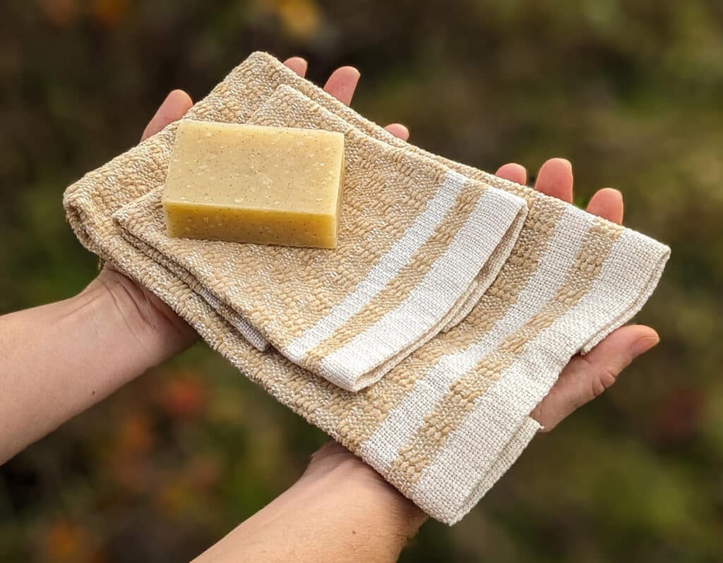 Handwoven cotton chenille facecloth and fingertip towel set